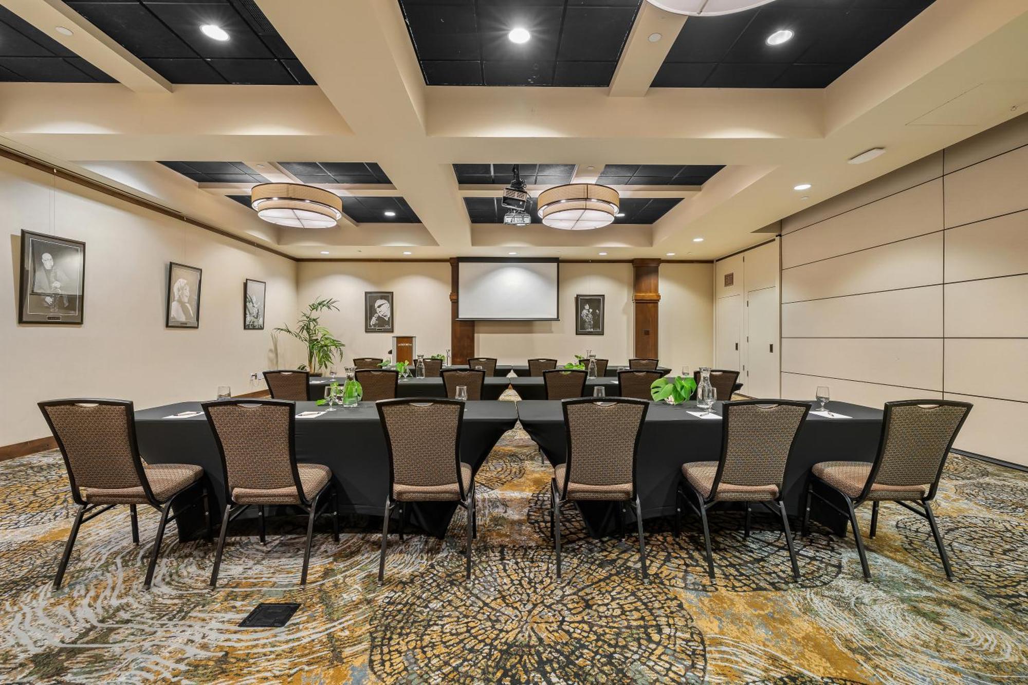 Oxford Hotel Бенд Екстериор снимка